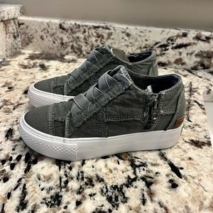 NIB Blowfish Malibu Mamba Wedge Sneaker Size 6.5